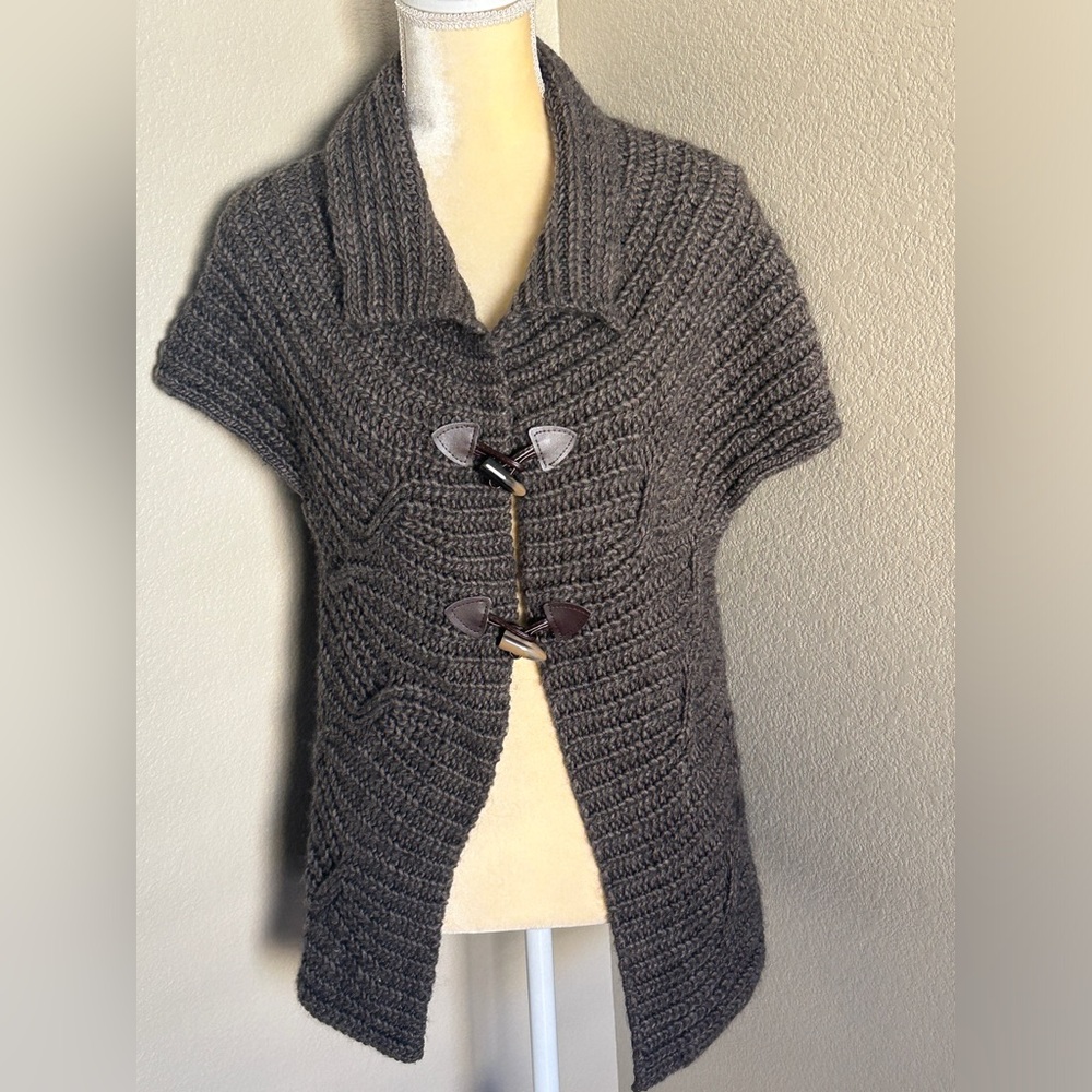Anthropologie Lineamaglia Gray Knit Sweater with Toggle Closures size L